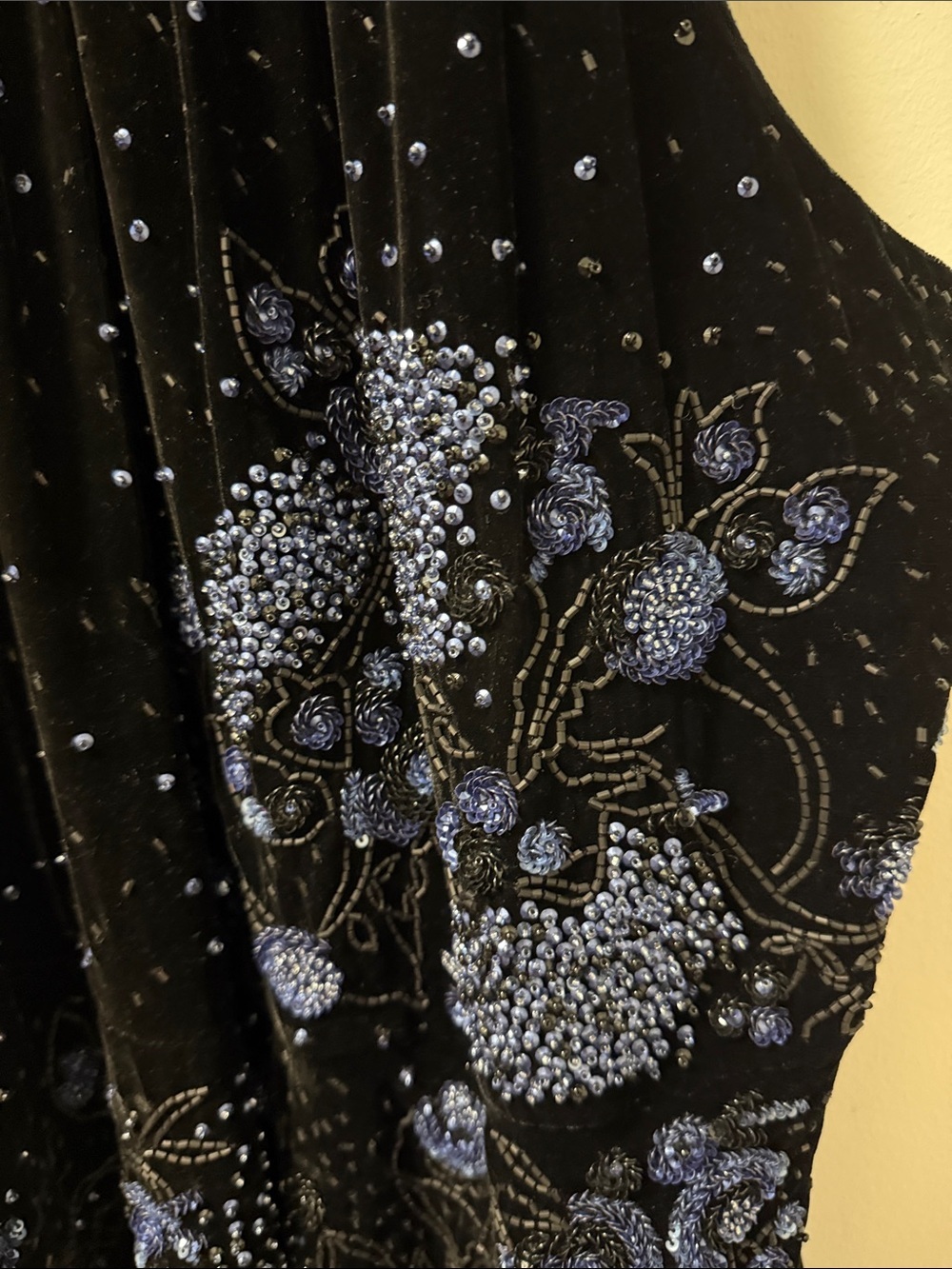 Elie Tahari Black Velvet Embellished Halter Top with Peplum Hem. Size Large. - Picture 3 of 10